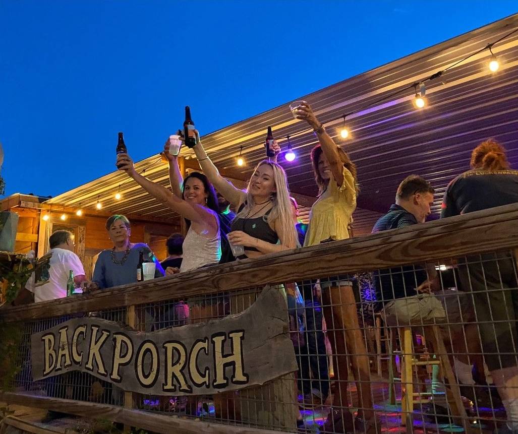 BACK PORCH BAR, COSINA GRILL & COUNTRY STORE